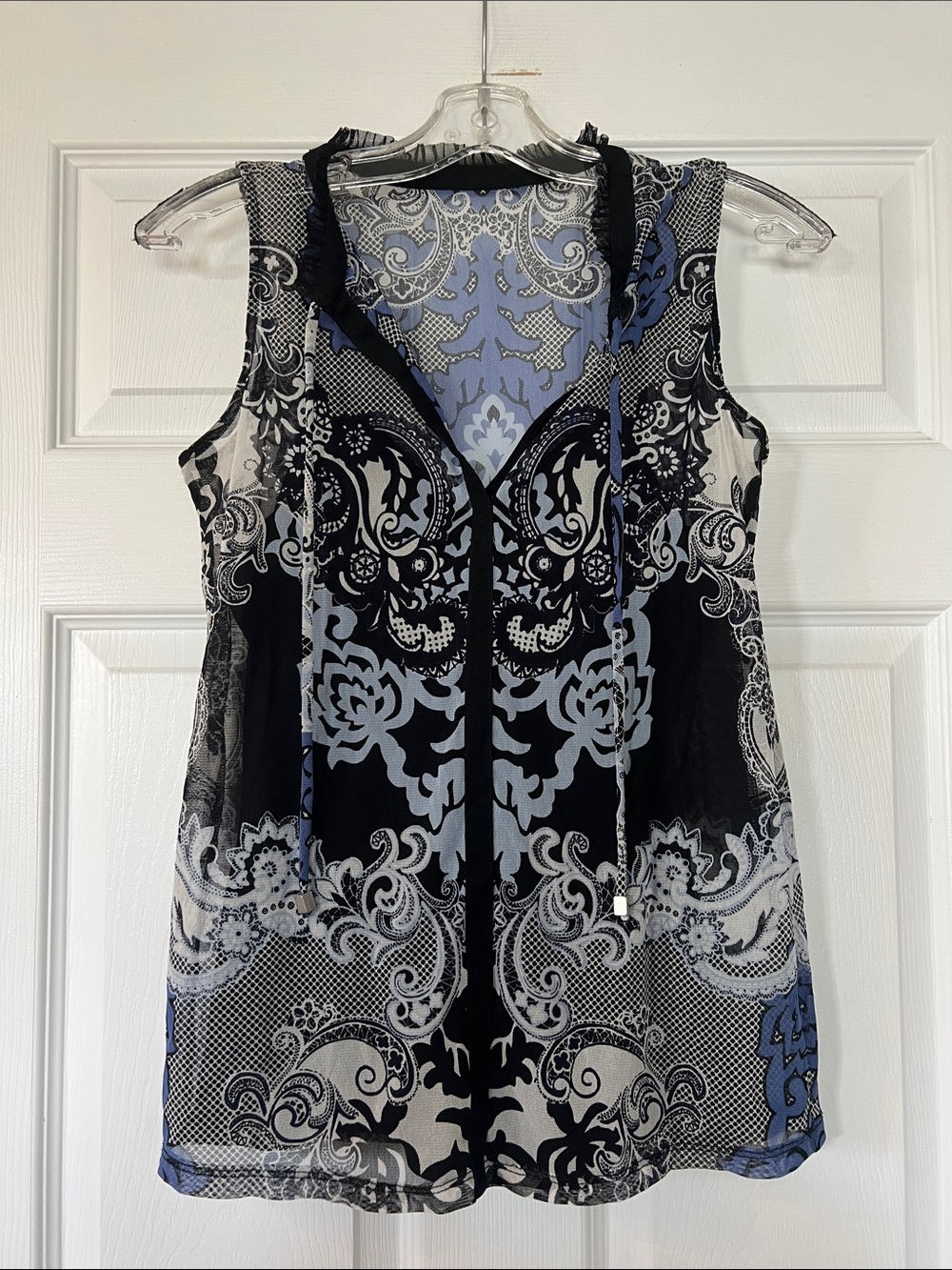 Sleeveless Printed Camisole in Black and Blue by
